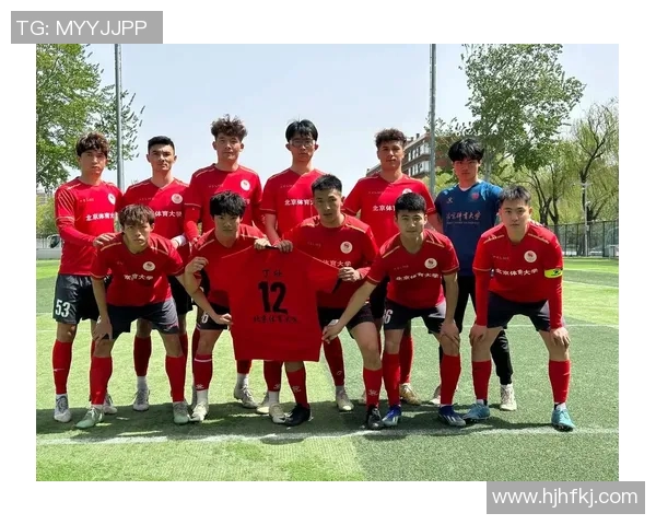 大号足球服的舒适选择让每位球员都能自信展现风采与实力